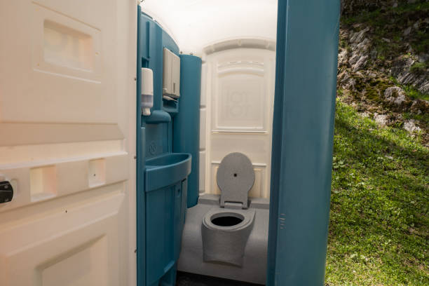 Porta potty delivery and setup in Pima, AZ